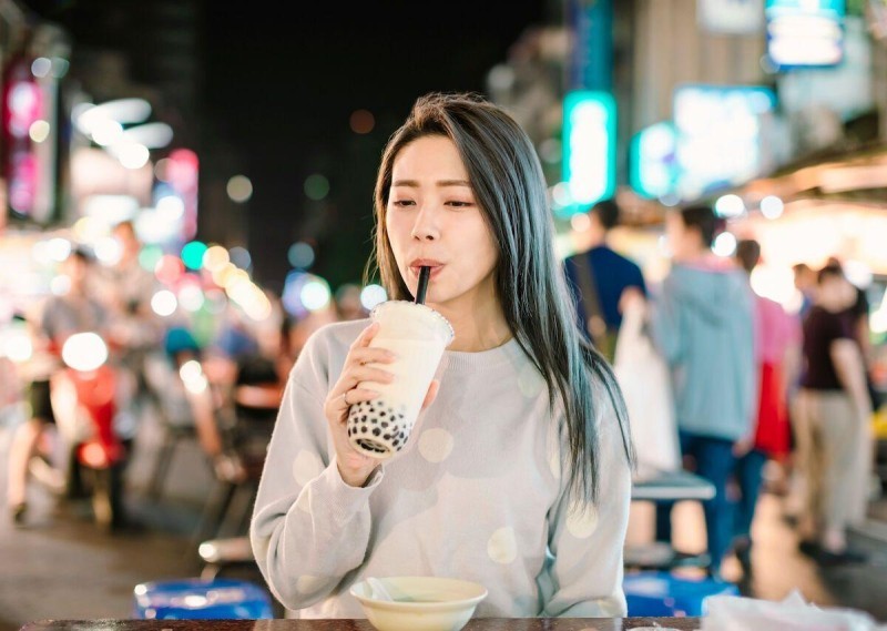 Bà bầu 3 tháng đầu uống trà sữa được không?