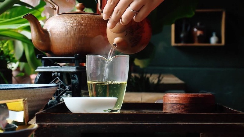 cách pha trà chuẩn với nước sương sớm