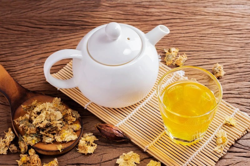 Trà hoa cúc – dịu nhẹ, an thần và hỗ trợ tiêu hóa