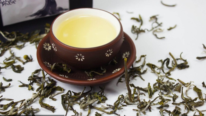 Cách uống trà an toàn cho người huyết áp cao