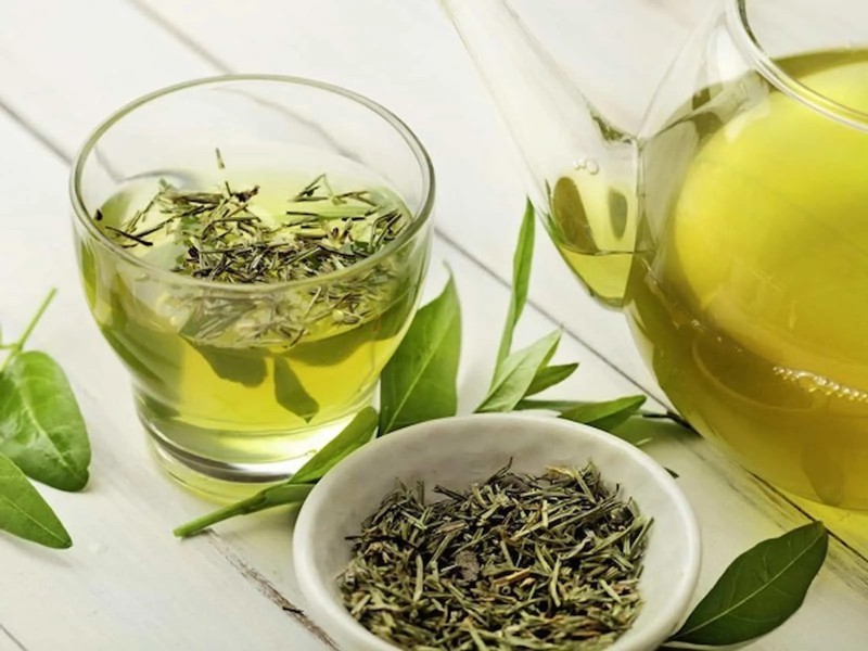 Lưu ý khi dùng thuốc và uống trà