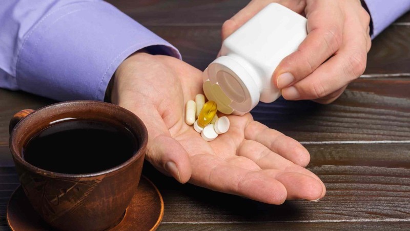 Nước trà có thể làm thay đổi đặc tính hóa học của thuốc