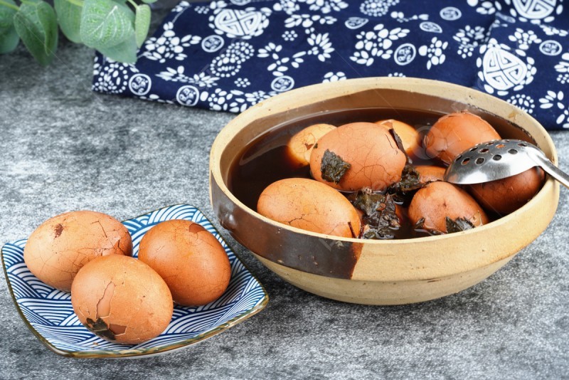 món ăn làm từ lá trà đen​