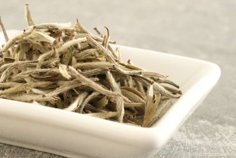 Trà trắng (White tea)