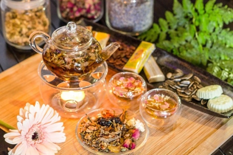 uống trà cung đình trước khi ăn có tốt không