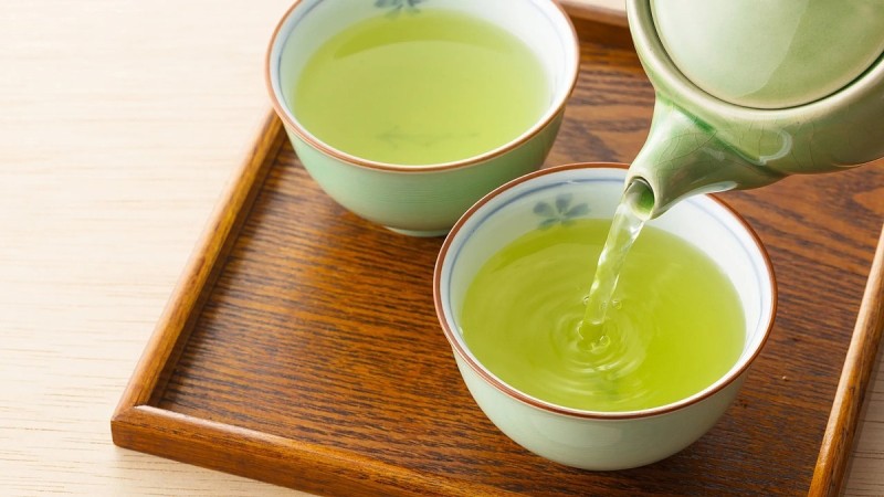 Uống Trà Ăn Bánh Gì? Sự Hài Hòa Tinh Tế Của Vị Chát Trà Xanh Và Ngọt Của Bánh