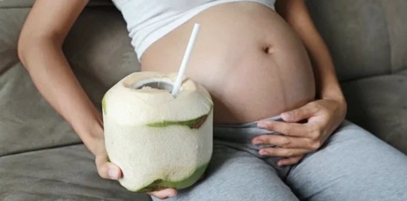 Nước dừa – thanh nhiệt và bổ sung điện giải
