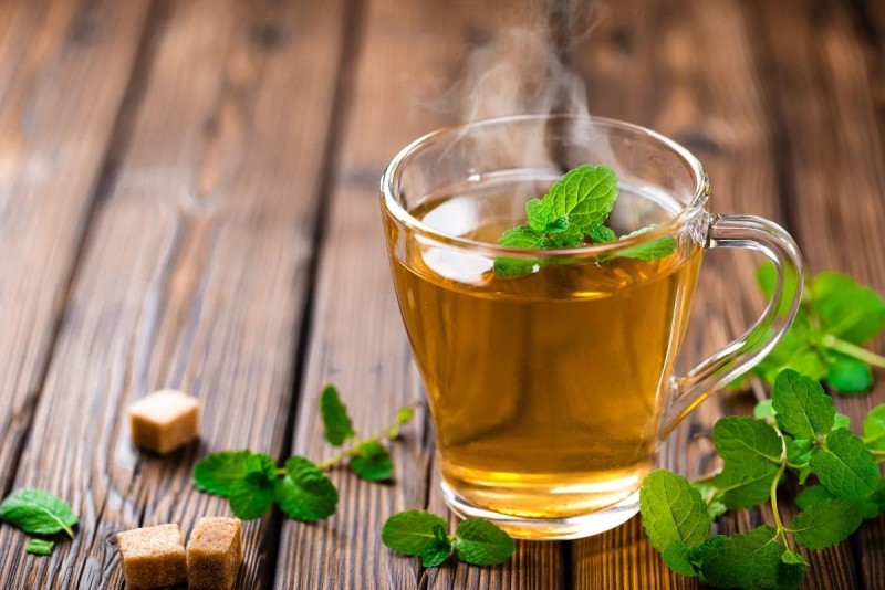 Trà bạc hà hoặc trà gừng – Kích thích nhẹ và làm ấm đầu óc