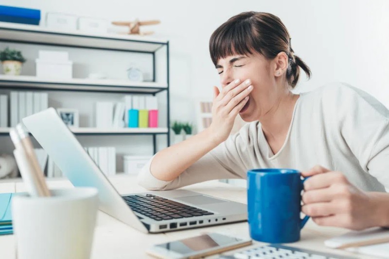 Vì Sao Chúng Ta Thường Cảm Thấy Buồn Ngủ Ban Ngày?