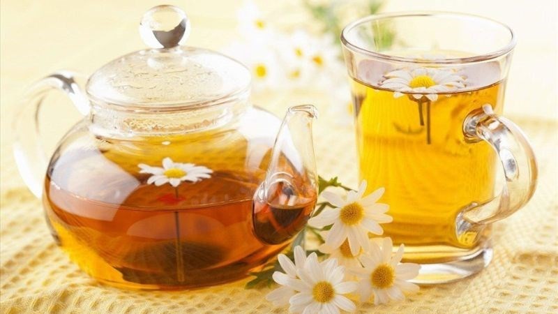 Trà hoa cúc có những lợi ích gì cho người bị COVID?