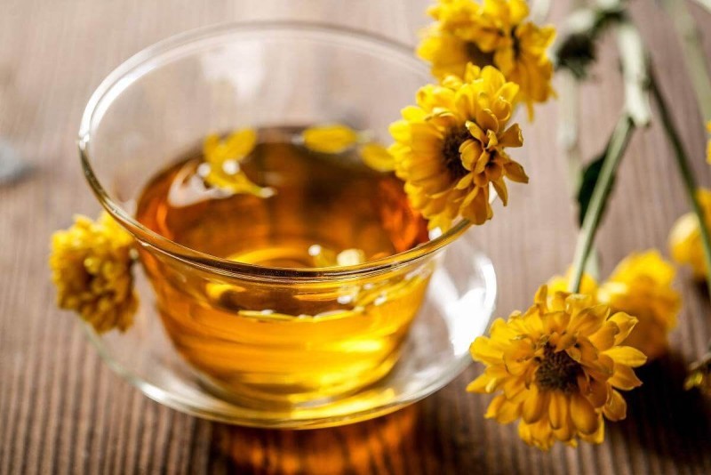 Cách dùng trà hoa cúc đúng cách khi đang bị COVID