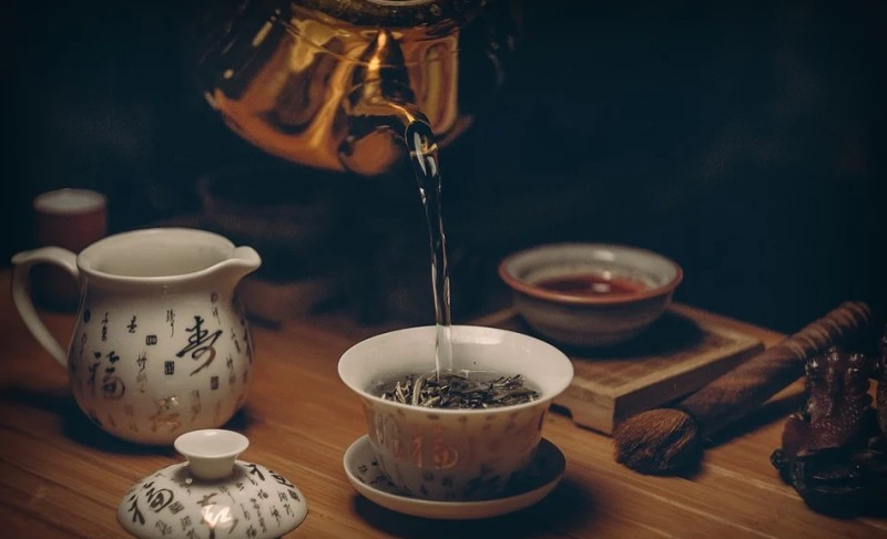Tác dụng của trà khi dùng vào buổi tối