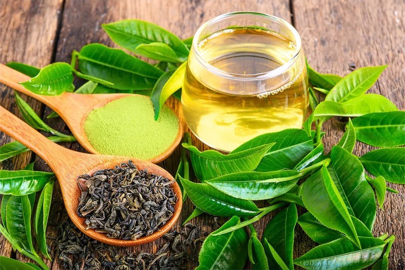 Trà xanh có tác dụng gì với người bị COVID-19?