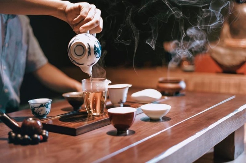 Uống trà vào chiều tối – Có nên hay không?