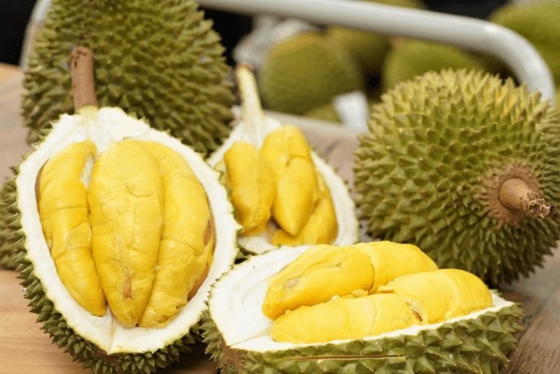 ăn sầu riêng uống trà sữa có sao không